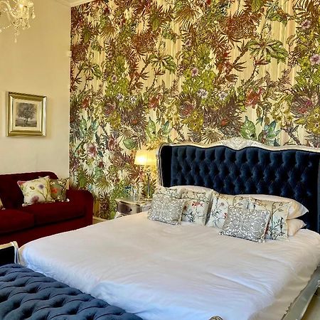 Private Room & Bathroom In Manor House Maybole エクステリア 写真