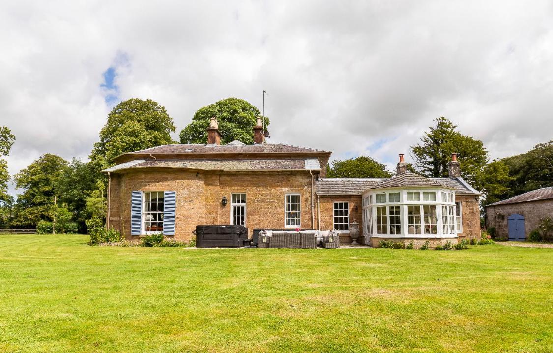 Private Room & Bathroom In Manor House Maybole エクステリア 写真