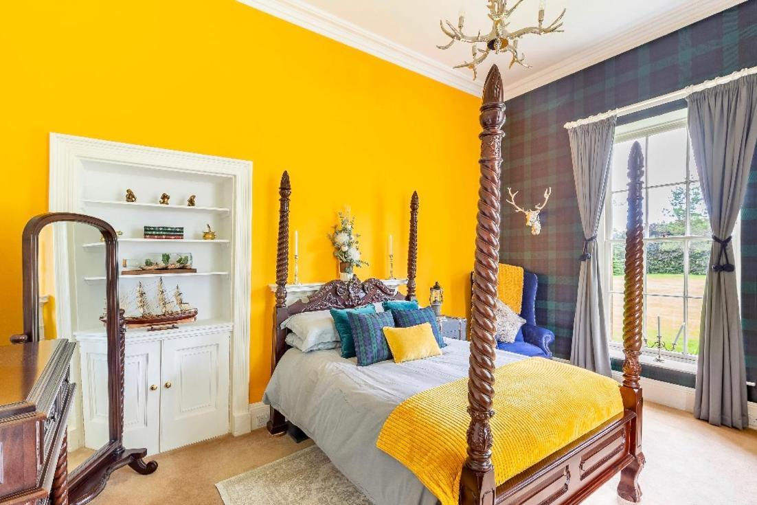 Private Room & Bathroom In Manor House Maybole エクステリア 写真