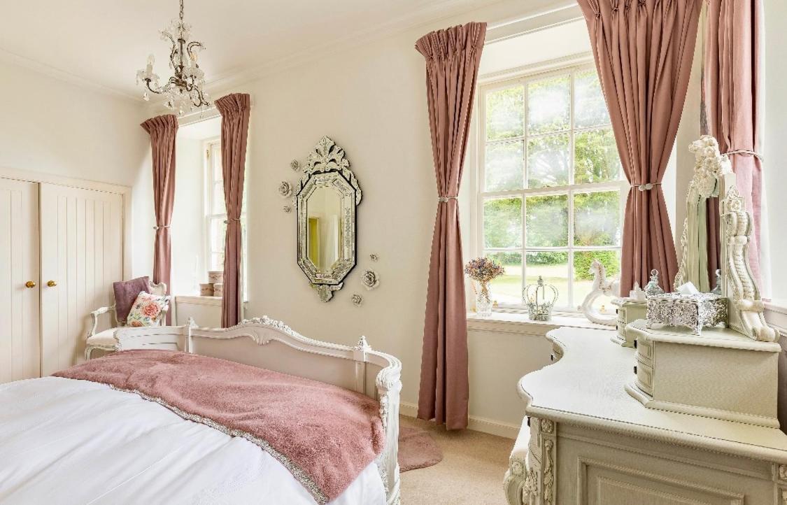 Private Room & Bathroom In Manor House Maybole エクステリア 写真