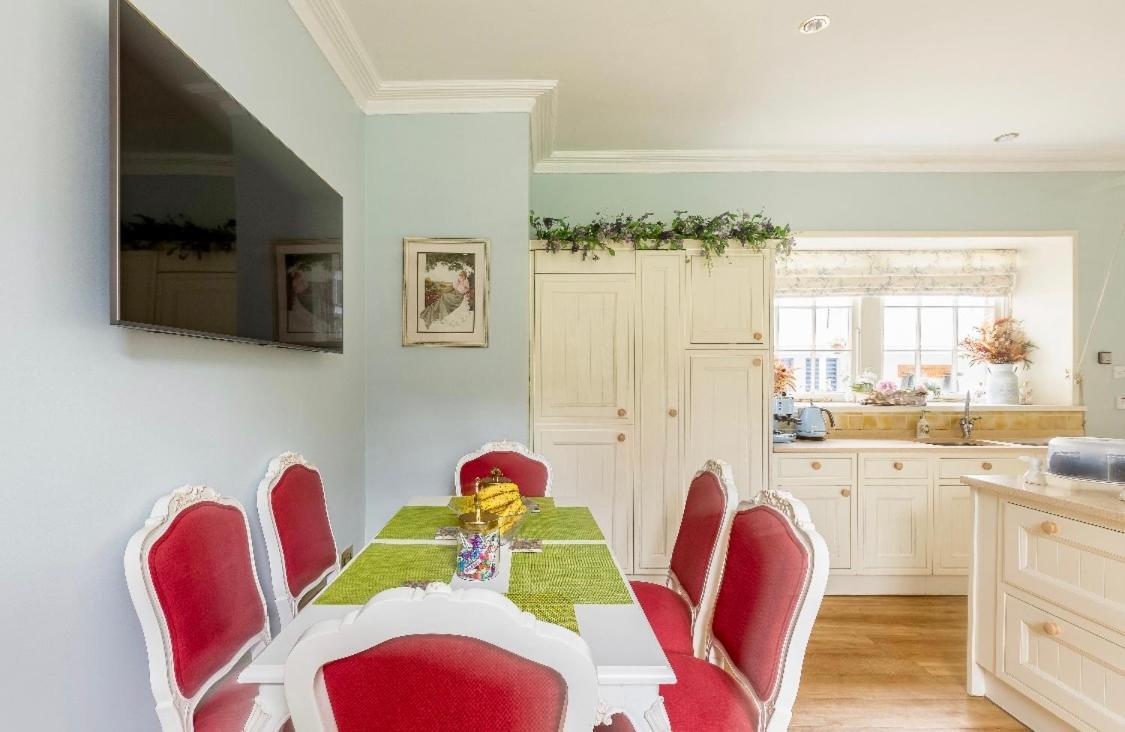 Private Room & Bathroom In Manor House Maybole エクステリア 写真