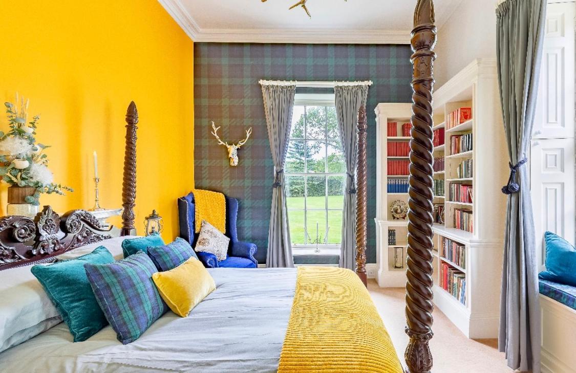 Private Room & Bathroom In Manor House Maybole エクステリア 写真